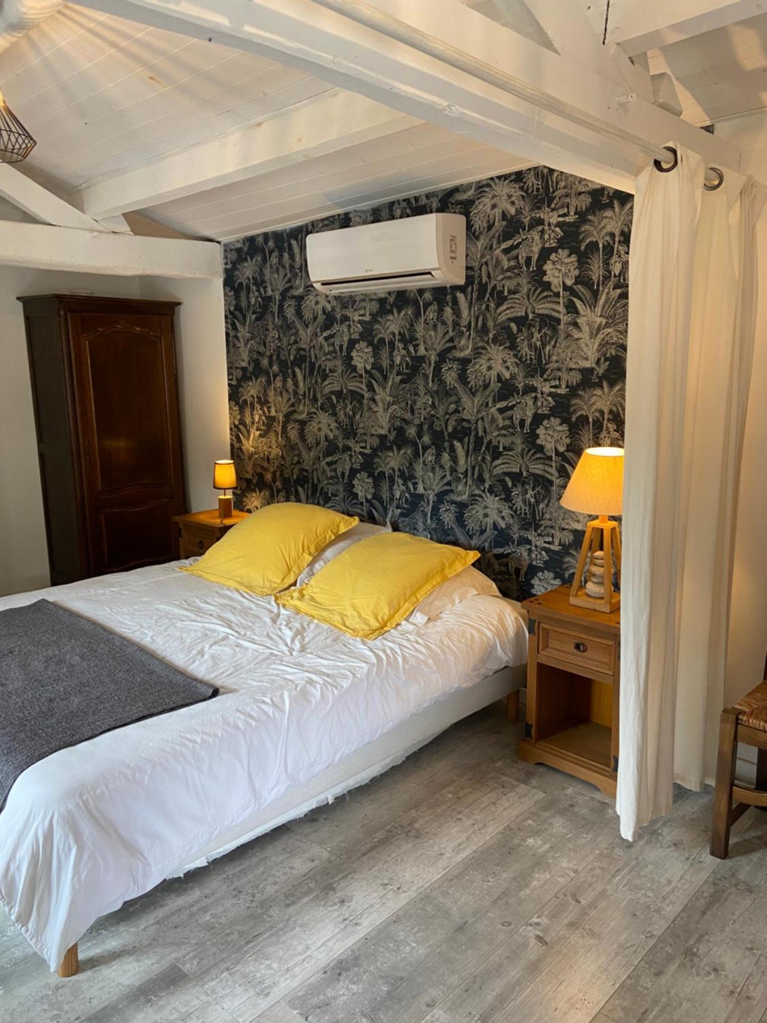 Hotel Le Petit Moulin Pouzauges Zewnętrze zdjęcie