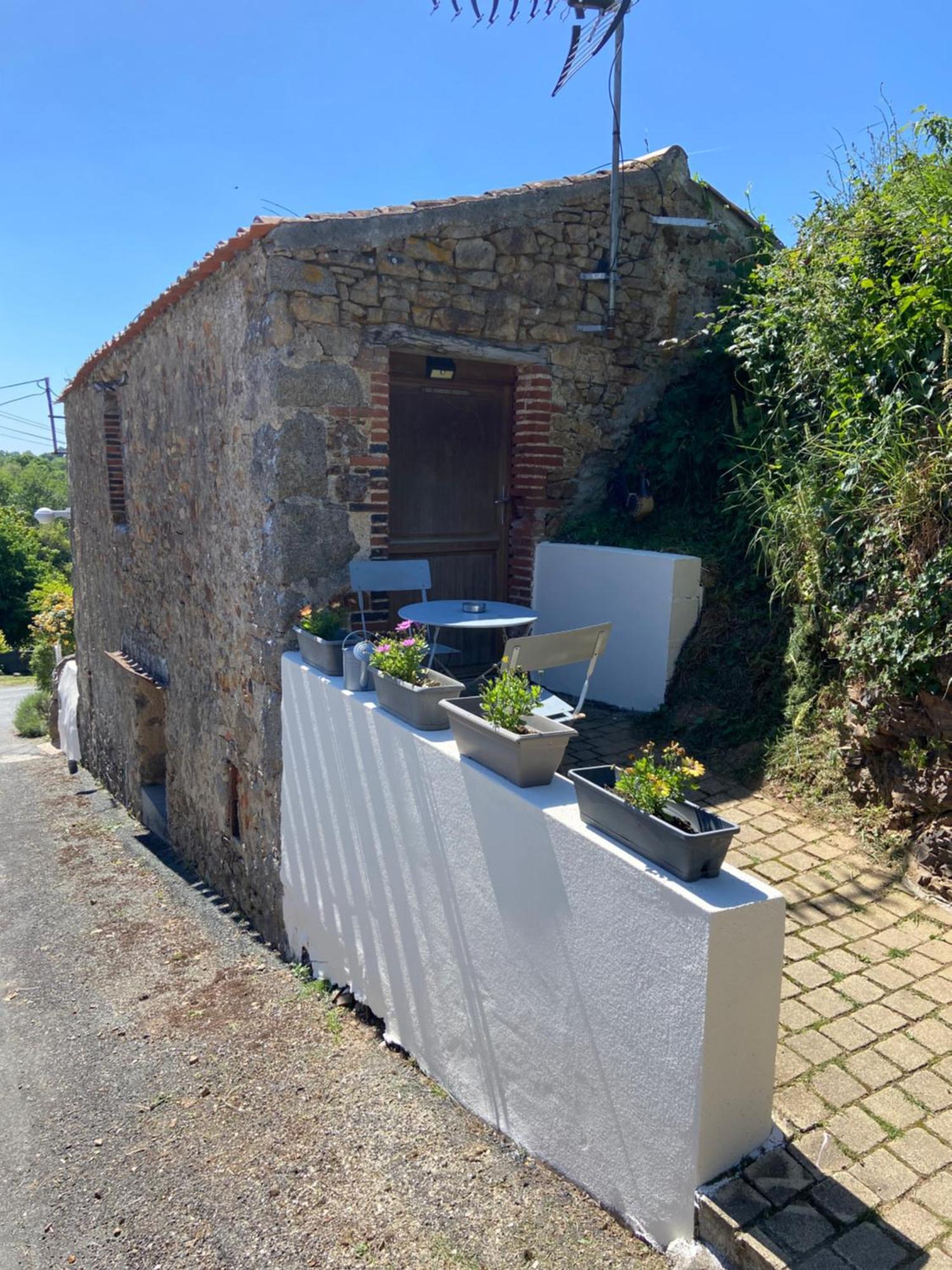 Hotel Le Petit Moulin Pouzauges Zewnętrze zdjęcie